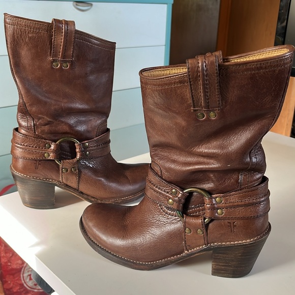 Frye boots-Carmen Harness Short Boots-Dark Brown size 7 B - Picture 13 of 16